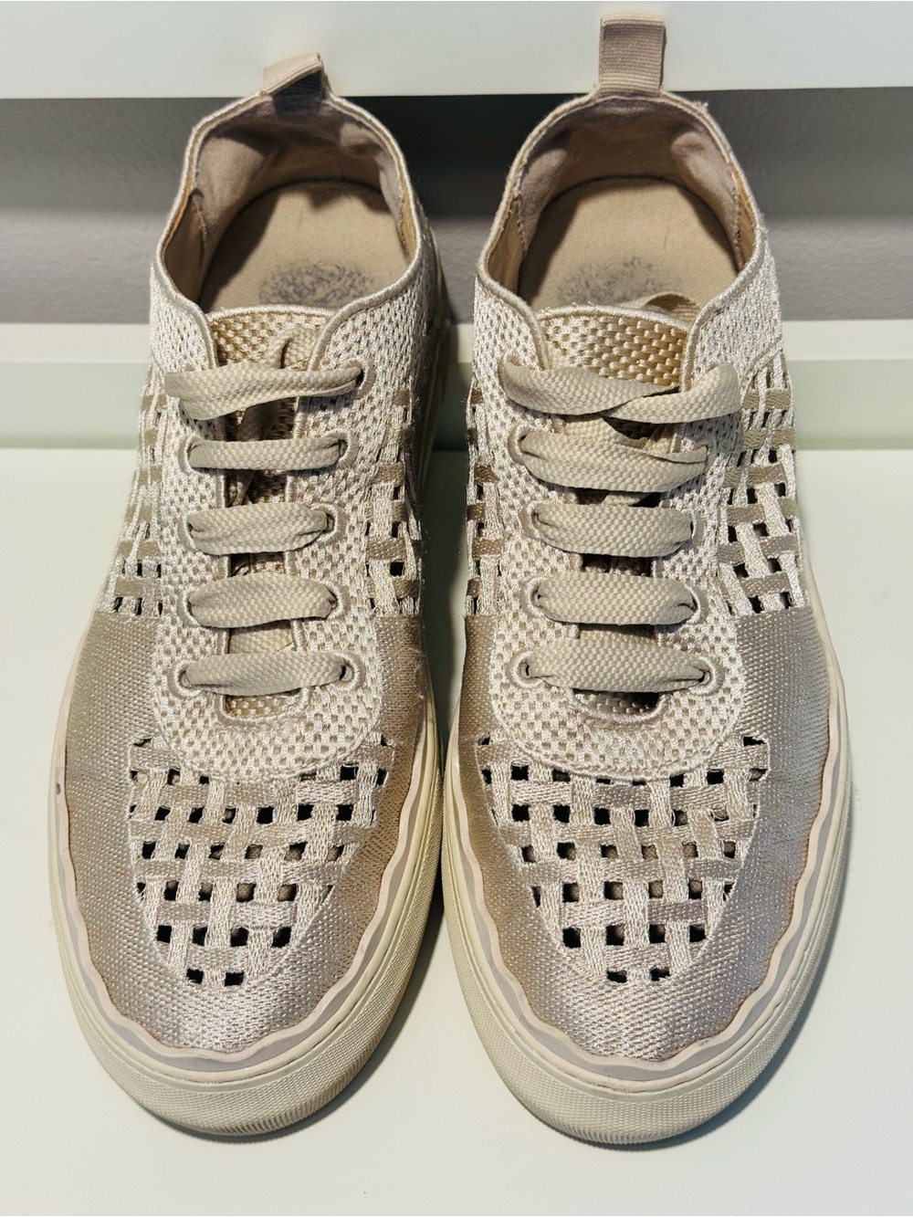VINCE CAMUTO “Jammin” platform sneakers gold metallic Sz 8.5 M EU Sz 39